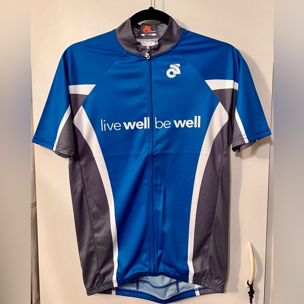 Live Well Be Well KP - Tech Men Short Sleeve Jersey Club Cut “CS Sport”, NWT